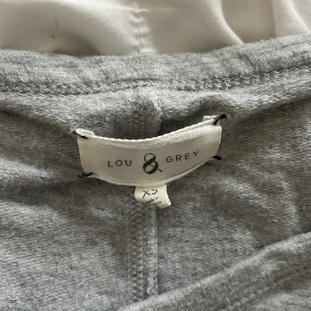Light gray top! - Picture 2 of 3